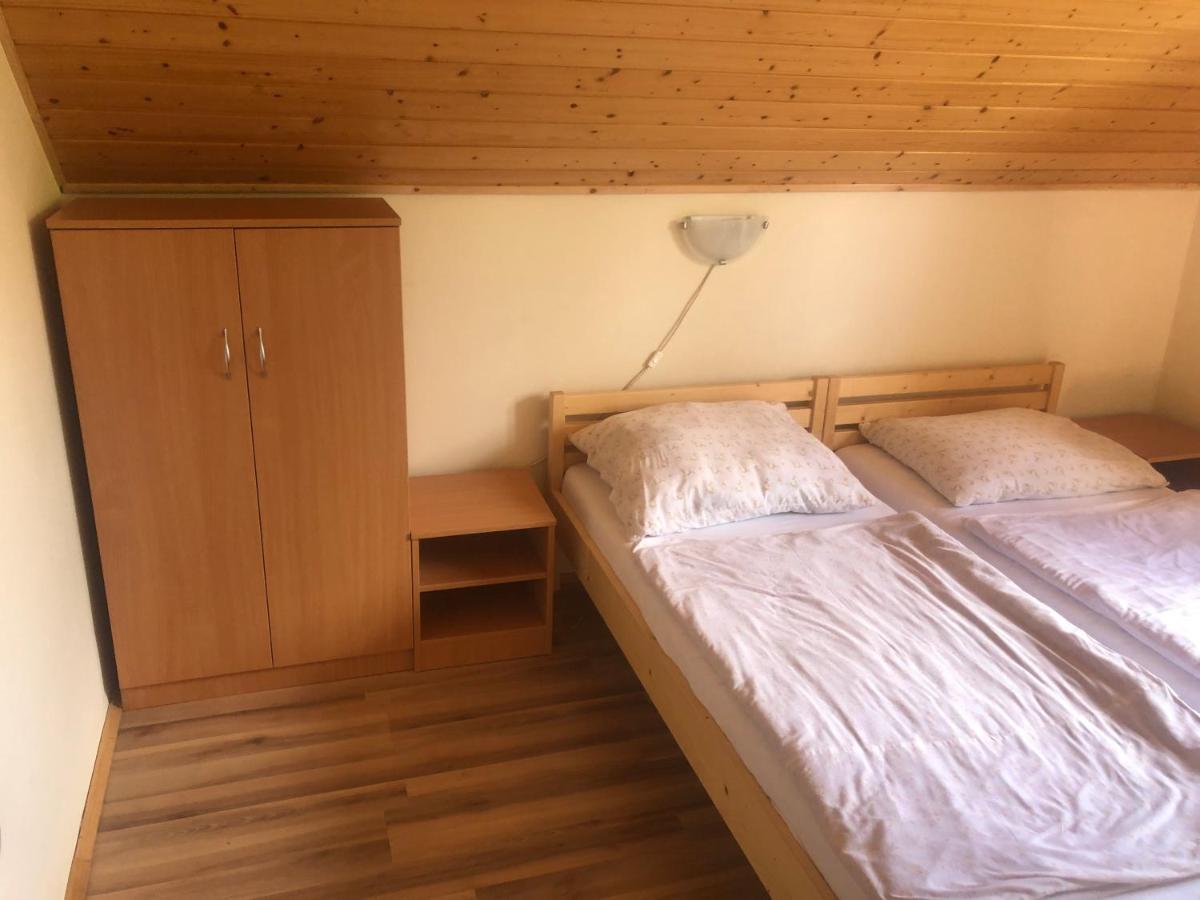 Zalakarosi Egerfa Nyaralohaz Foeldszinti Es Emeleti Apartman Exterior photo