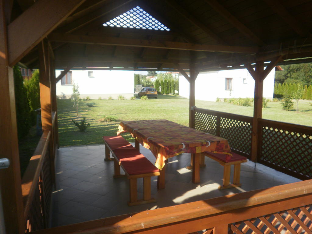 Zalakarosi Egerfa Nyaralohaz Foeldszinti Es Emeleti Apartman Exterior photo