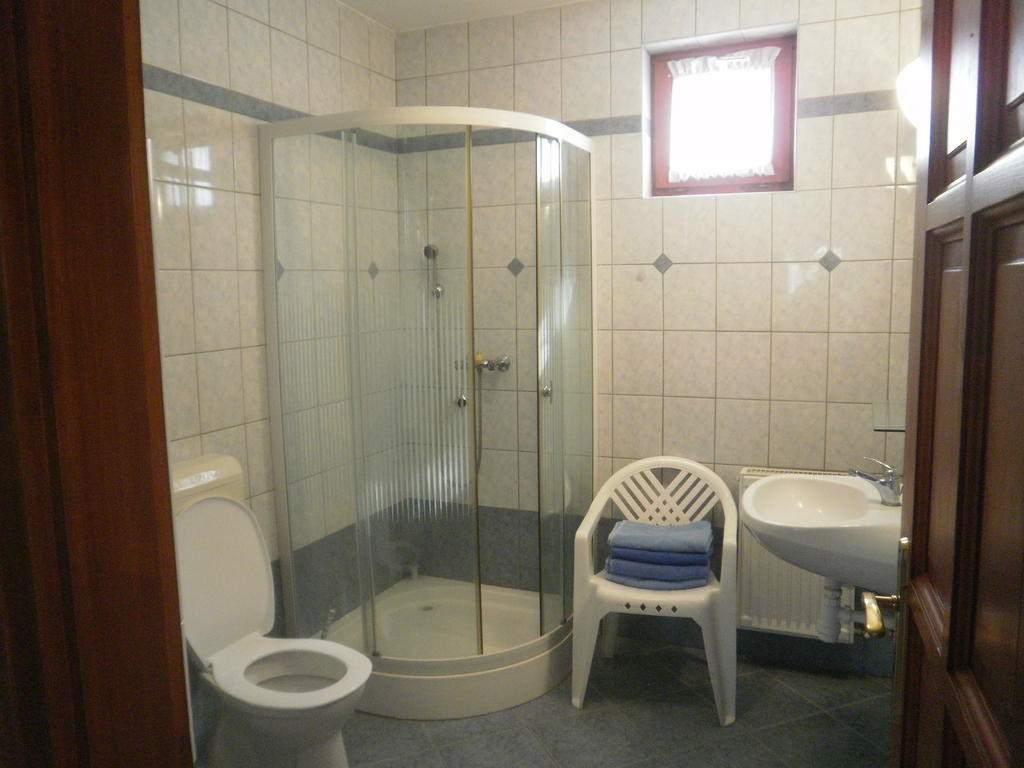 Zalakarosi Egerfa Nyaralohaz Foeldszinti Es Emeleti Apartman Room photo
